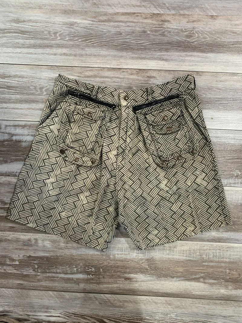 SHORT PANTS photo 1