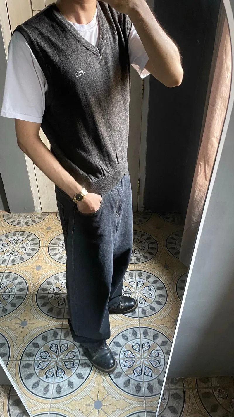 Vintage Windy Club Grey V-Neck Knit Vest. photo 1