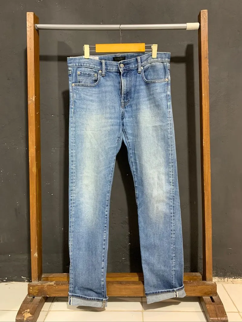 UNIQLO SELVEDGE KAIHARA JAPAN KIGHT BLUE JEANS photo 1