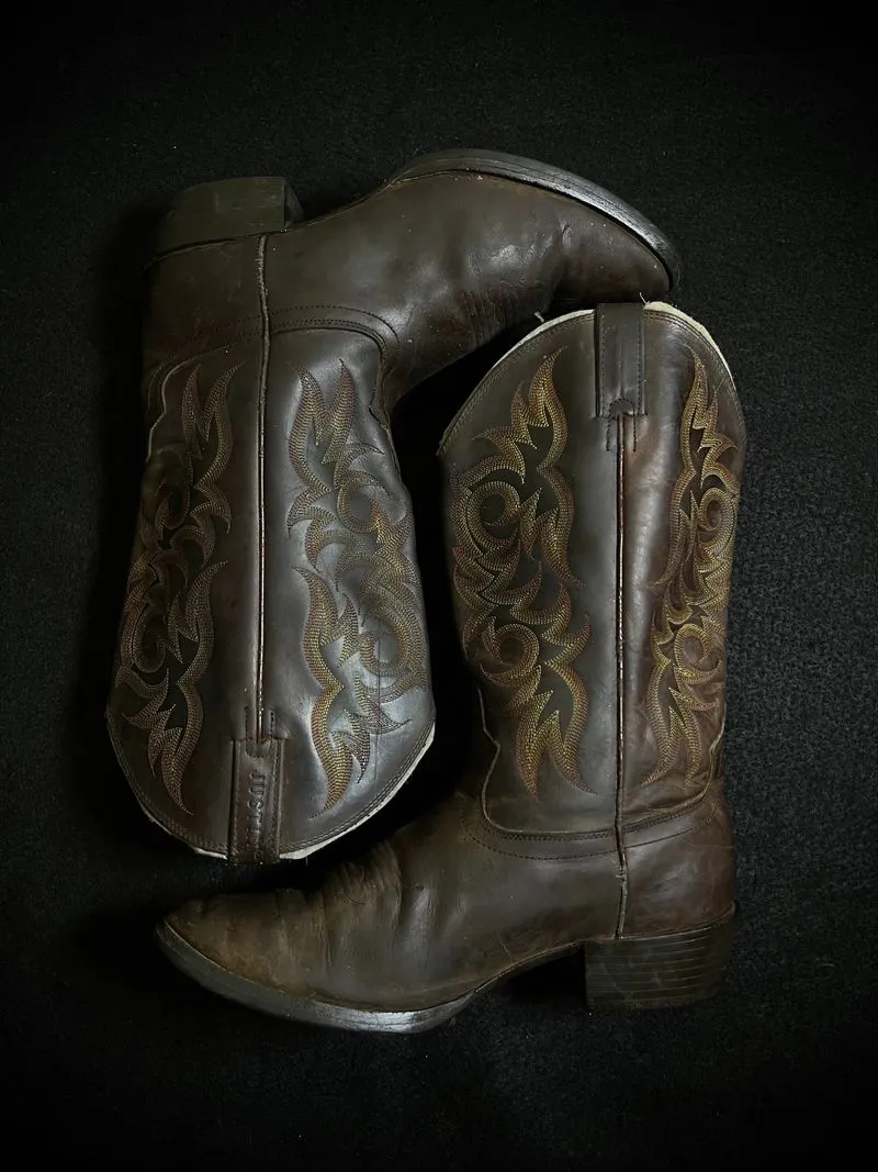 ༺ Vintage Cowboy Western Boots by Justin 𓆪༻ photo 1