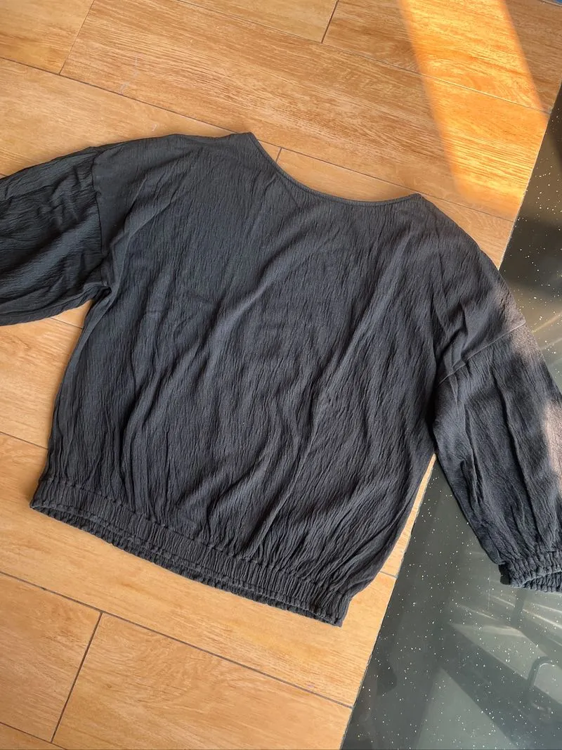 Uniqlo Black Blouse photo 1