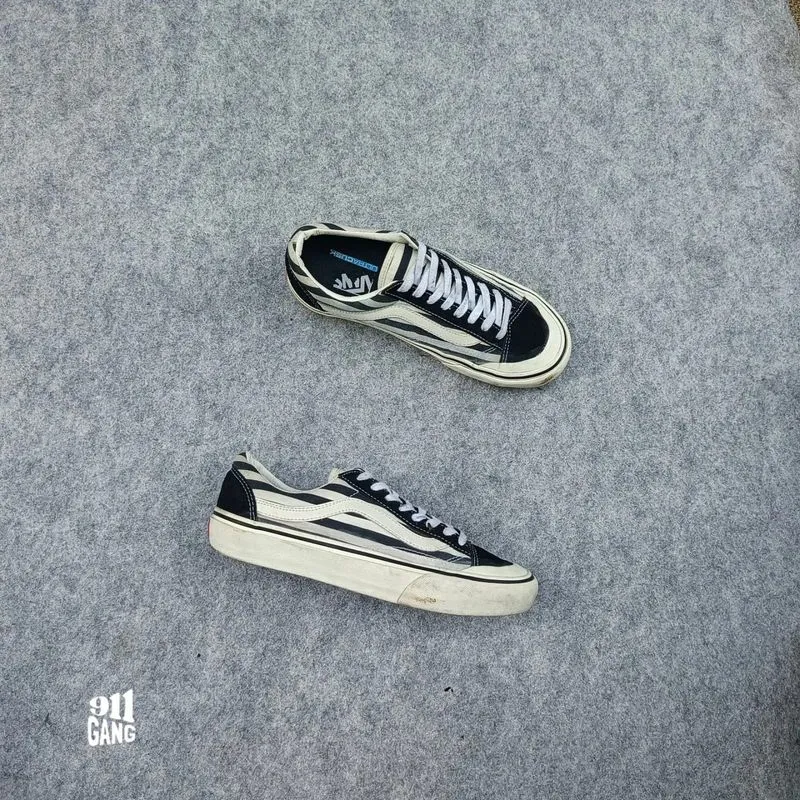 Vans photo 1