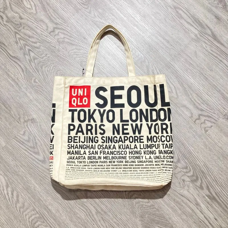 Uniqlo WorldWide Totebag Cream photo 1