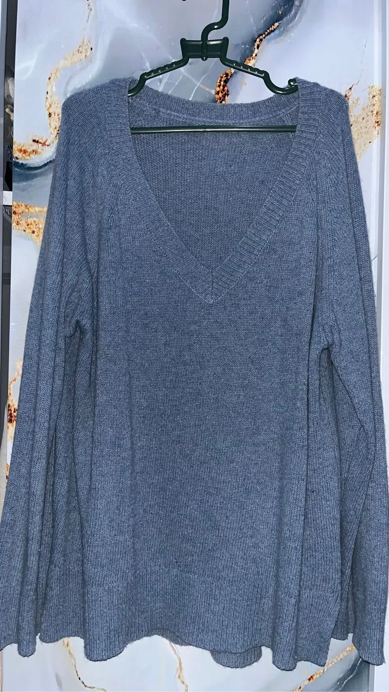 sweater  photo 1
