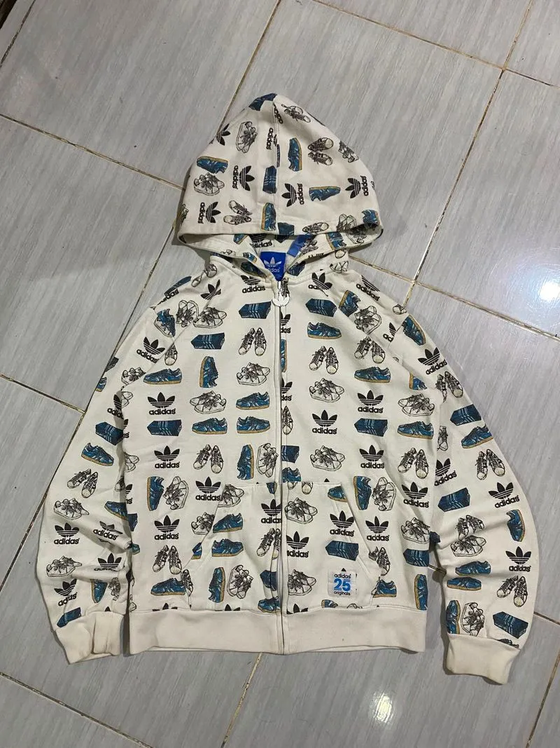 Adidas  photo 1