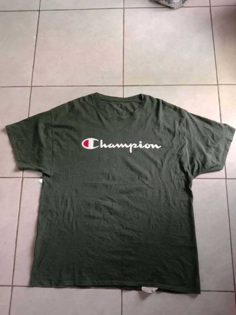 Champion Casual T-shirt Pria green Preloved