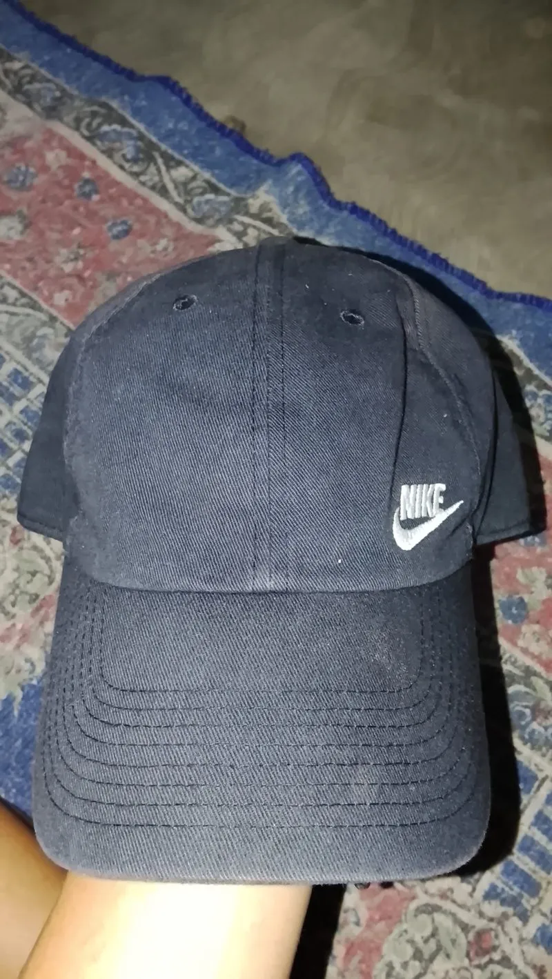 Nike small logo caps photo 1