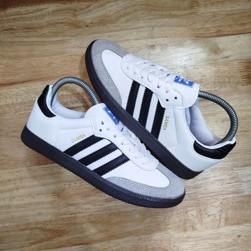Adidas Casual Sneakers Wanita white black photo 1