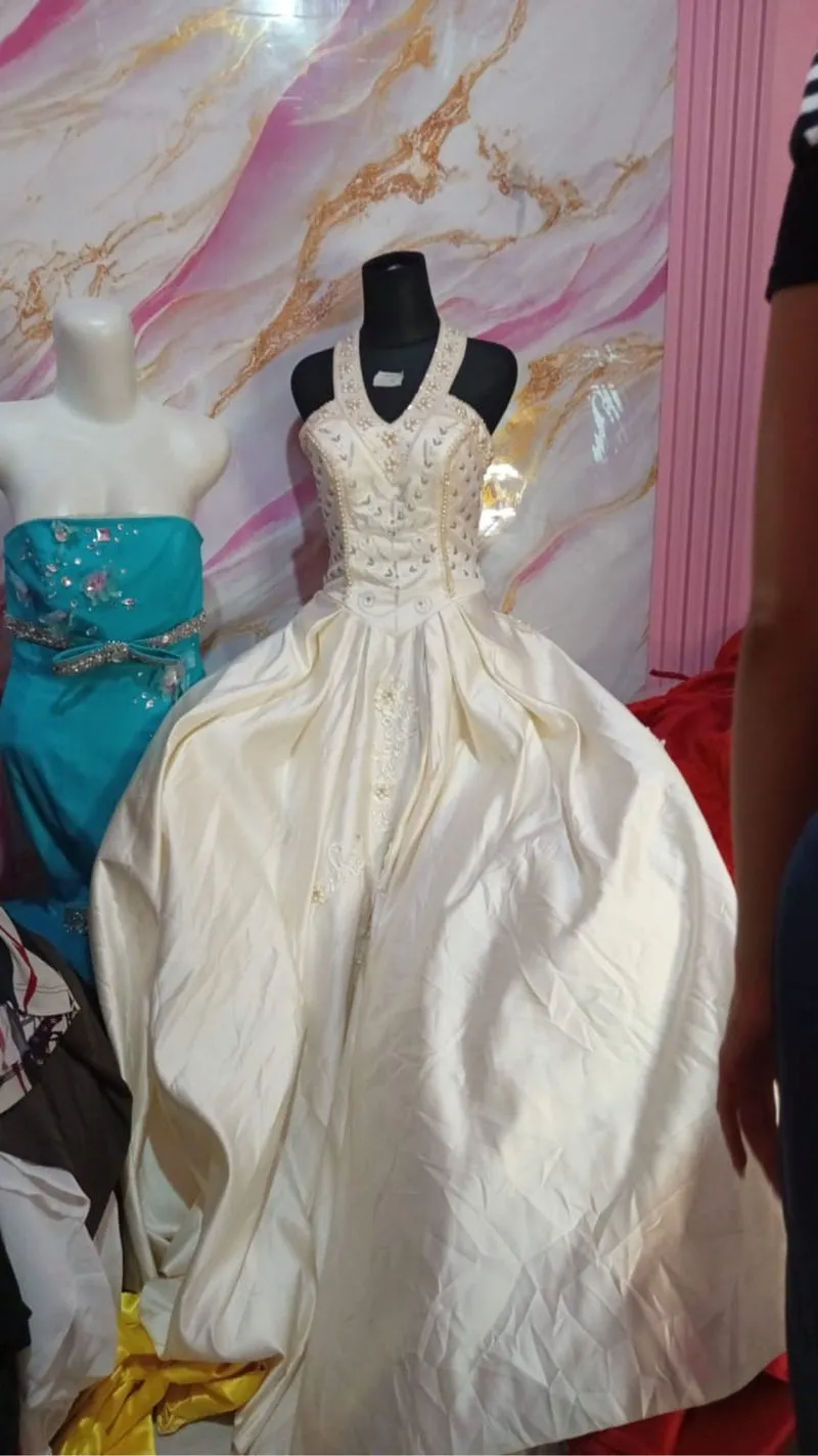 Gaun White photo 1