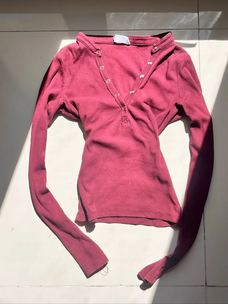 2000s red henley top .𖥔 ݁ ˖ photo 1