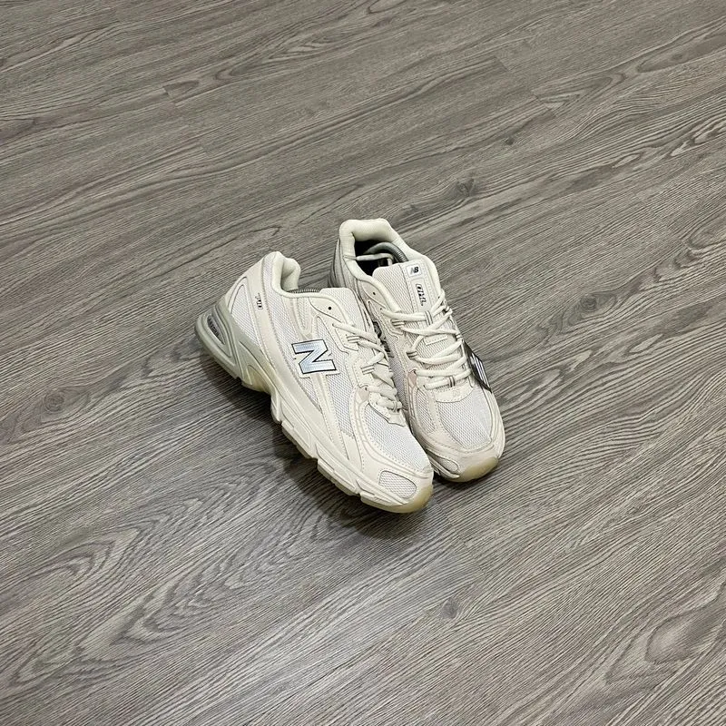 Sepatu New Balance 740 photo 1