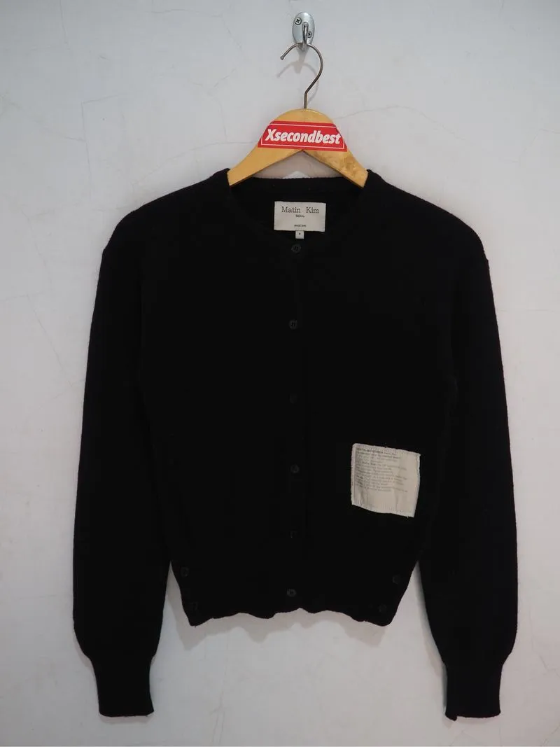 MATIN KIM TYPO PATCH ROUND KNIT CARDIGAN photo 1
