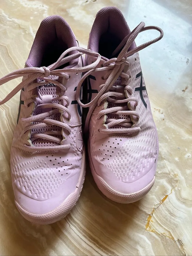 Asics photo 1