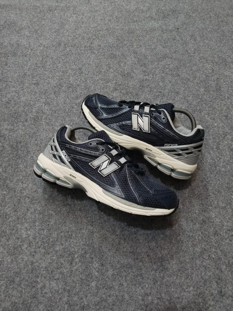 new balance 1906 photo 1