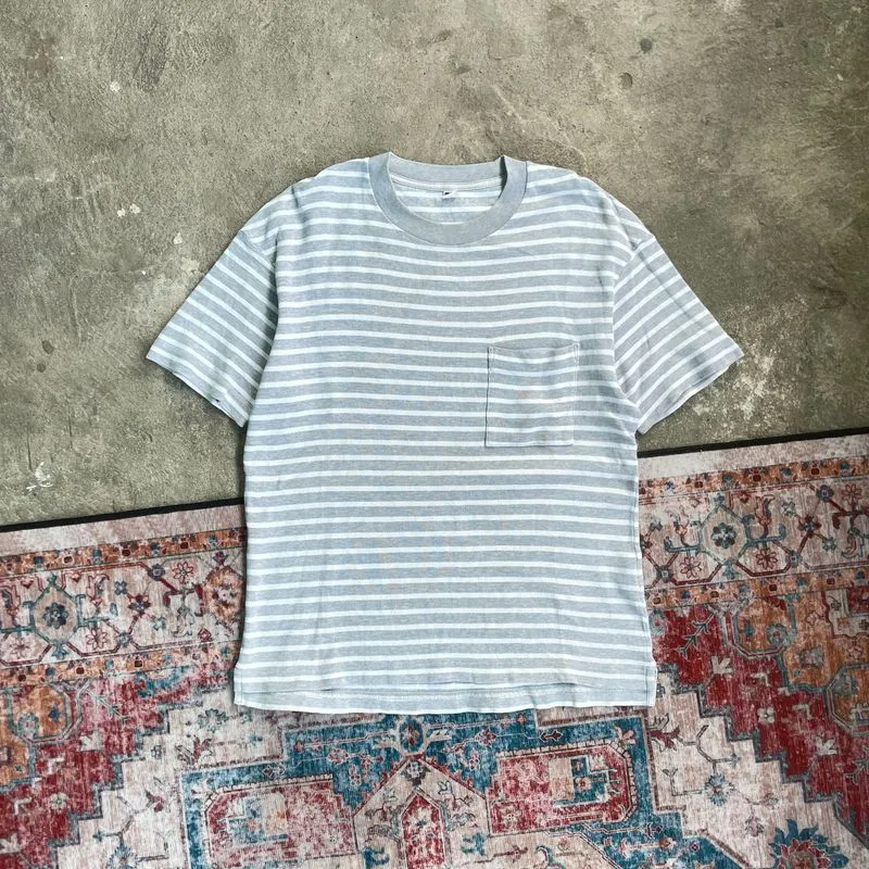 Uniqlo Salur Pocket Tshirt Grey photo 1