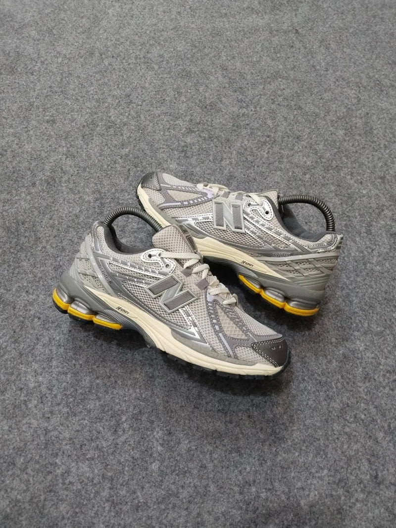 new balance 1906 photo 1