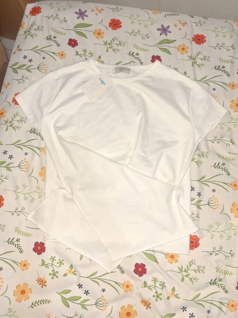white top asymmetri photo 1