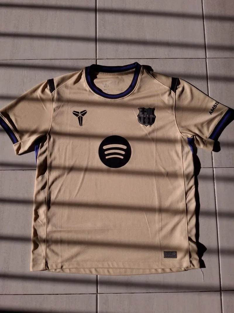 Jersey Barcelona Away 25/26 L photo 1