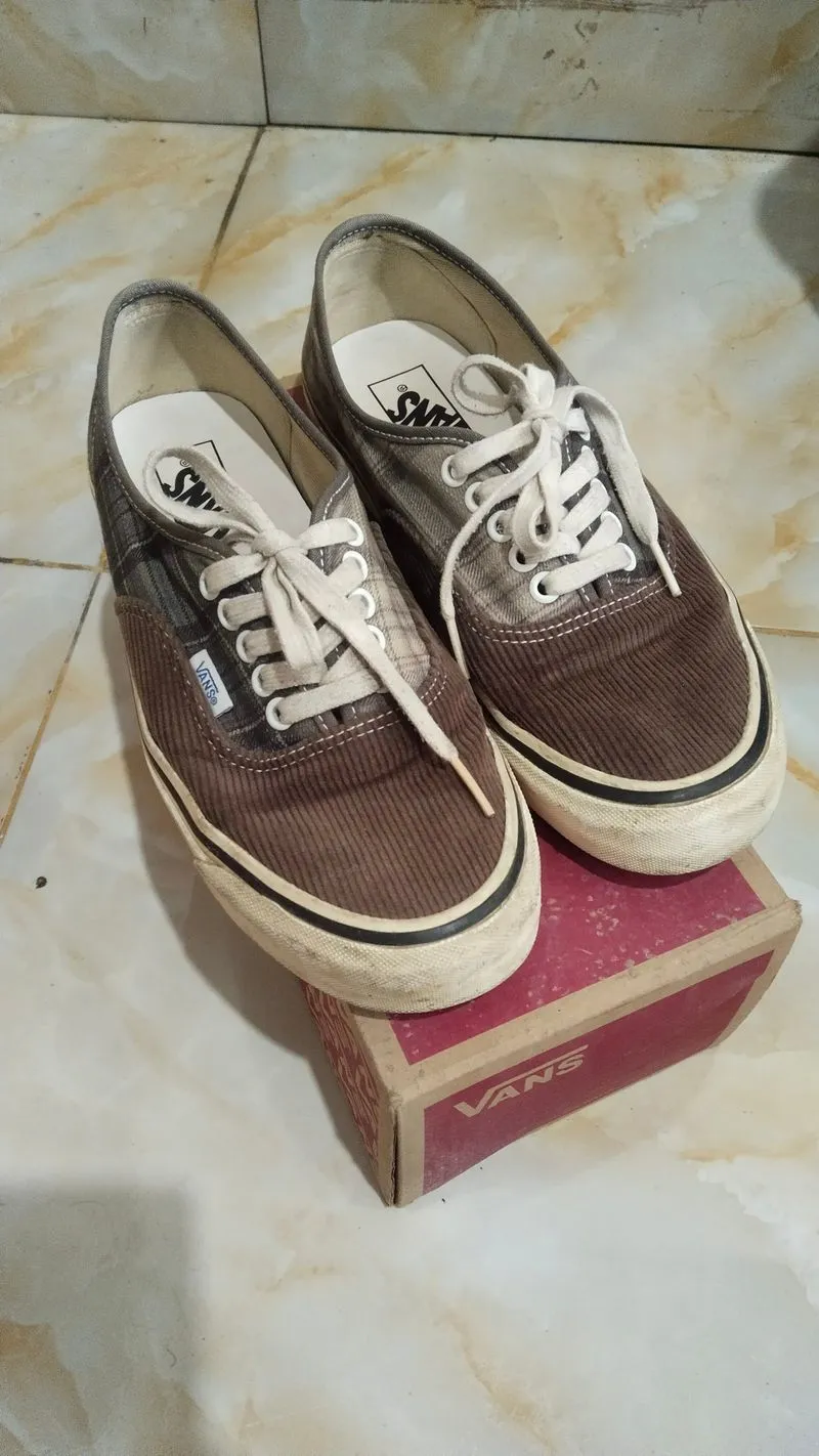 Sepatu Vans Authentic 44 DX Anaheim Factory Cord Plaid photo 1
