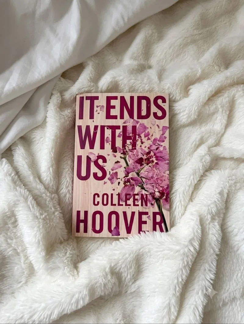 It Ends With Us by Colleen Hoover photo 1