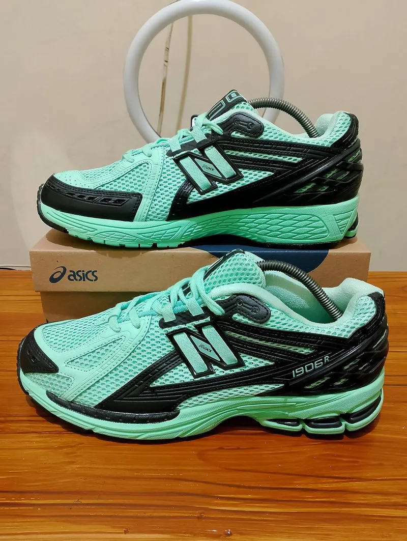 Sepatu new balance 1906r photo 1