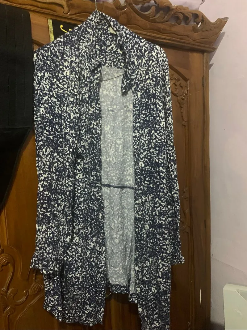 Kemeja Blouse Corak Navy White photo 1