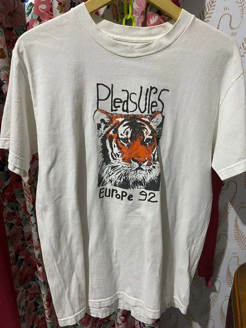Kaos Pleasures Tour Original 100% photo 1