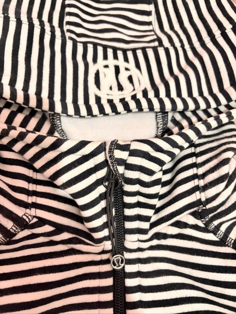 Lululemon Scuba Hoodie *Stretch Classic Stripe Printed photo 1