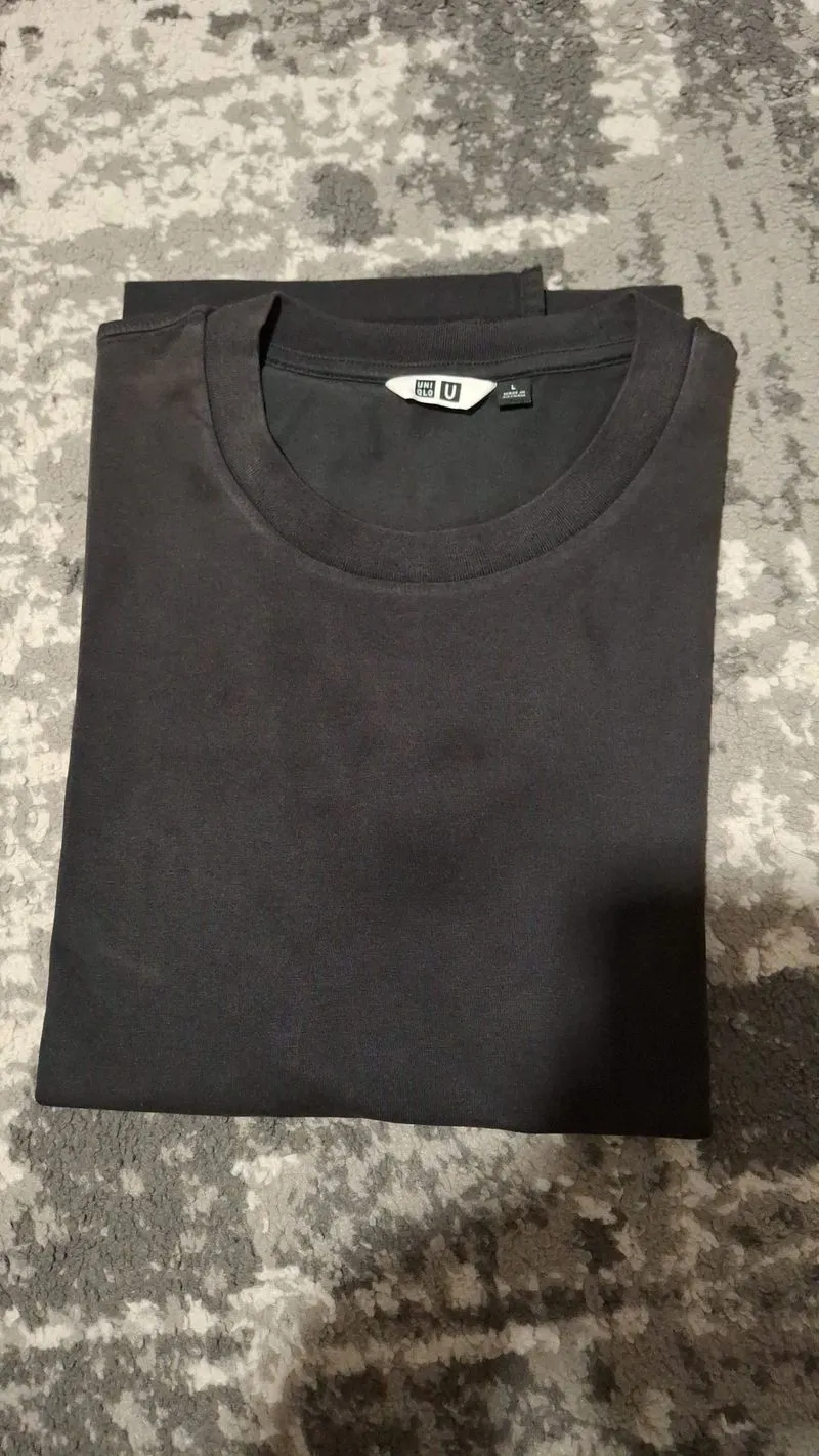UNIQLO AIRISM BLACK TEE photo 1