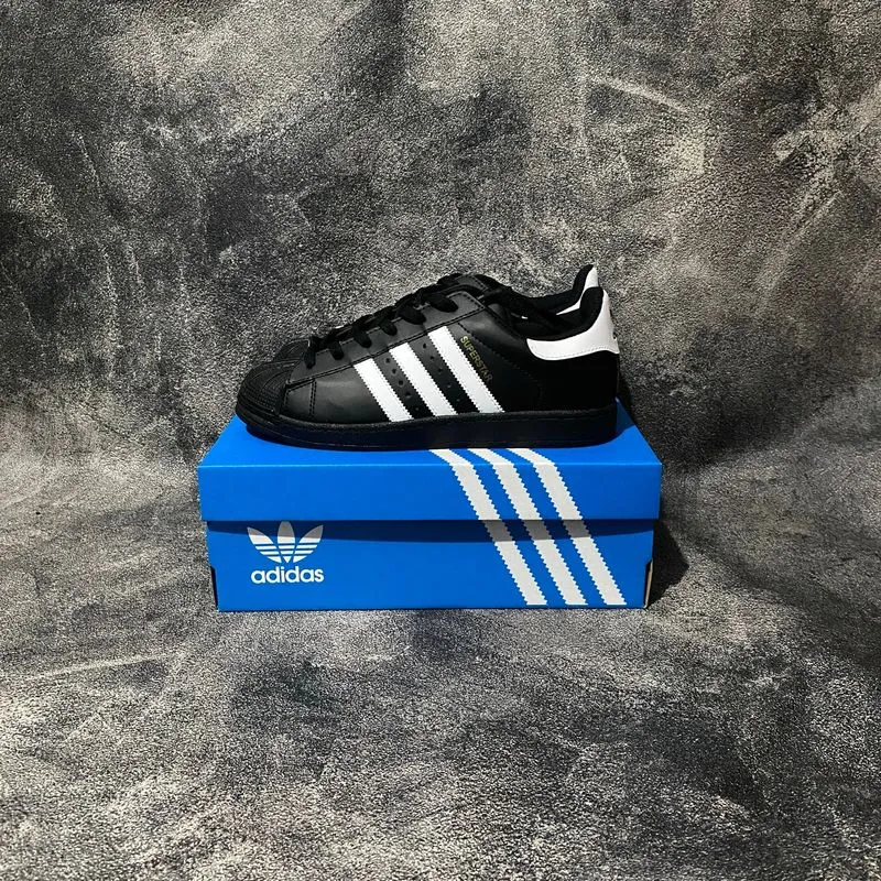 Adida* Superstar Black & white photo 1