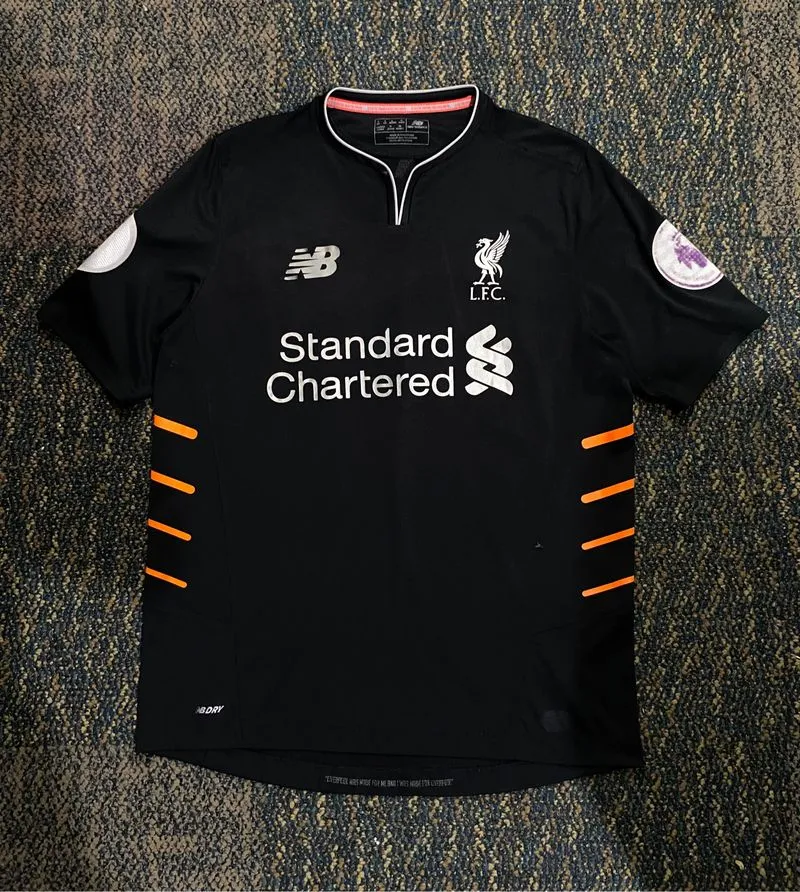 Liverpool 16/17 Away Jersey photo 1