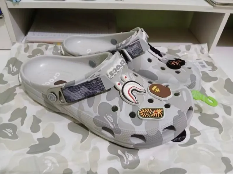 Sendal Crocs Size 42 photo 1