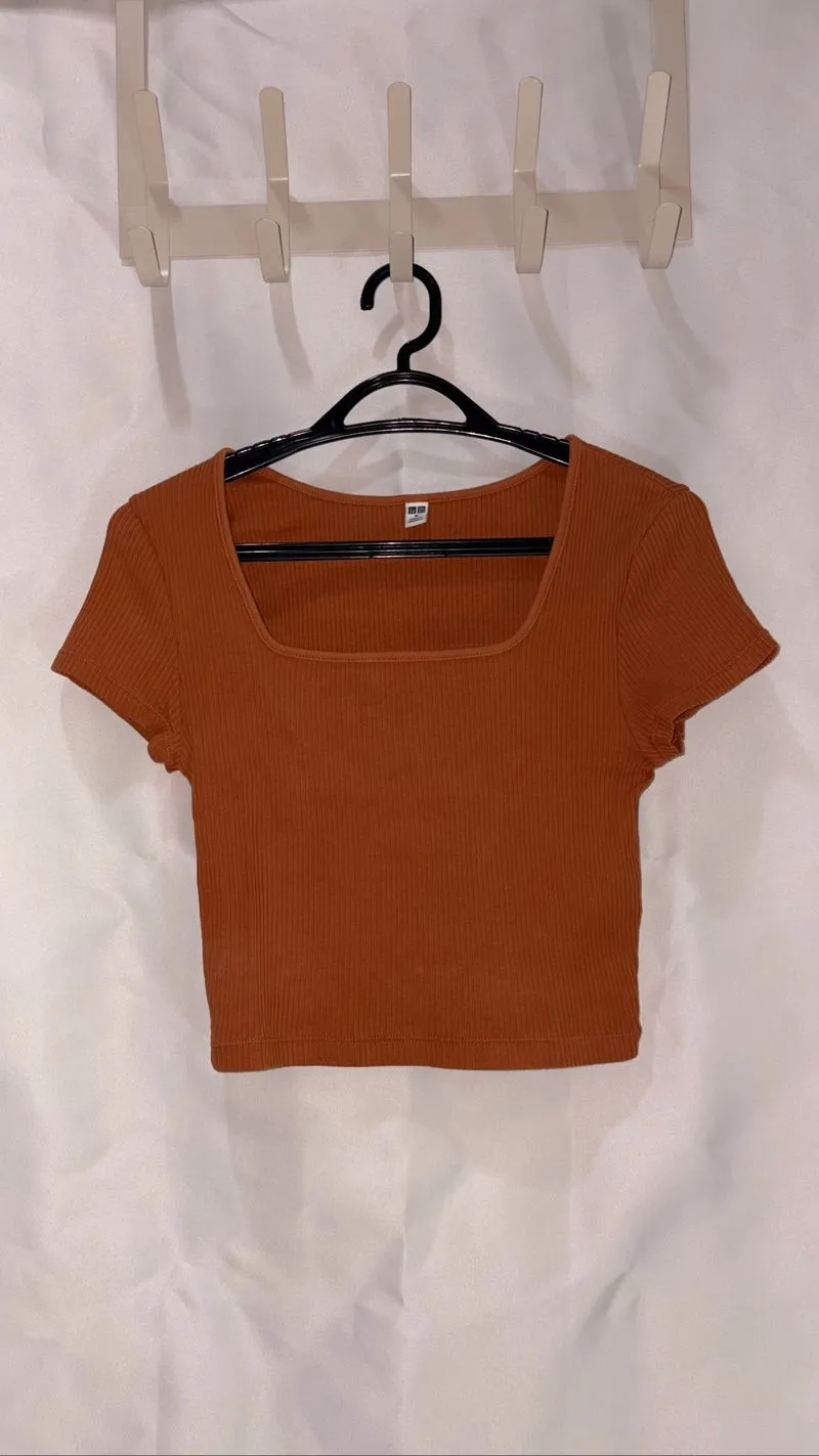 Uniqlo tshirt photo 1