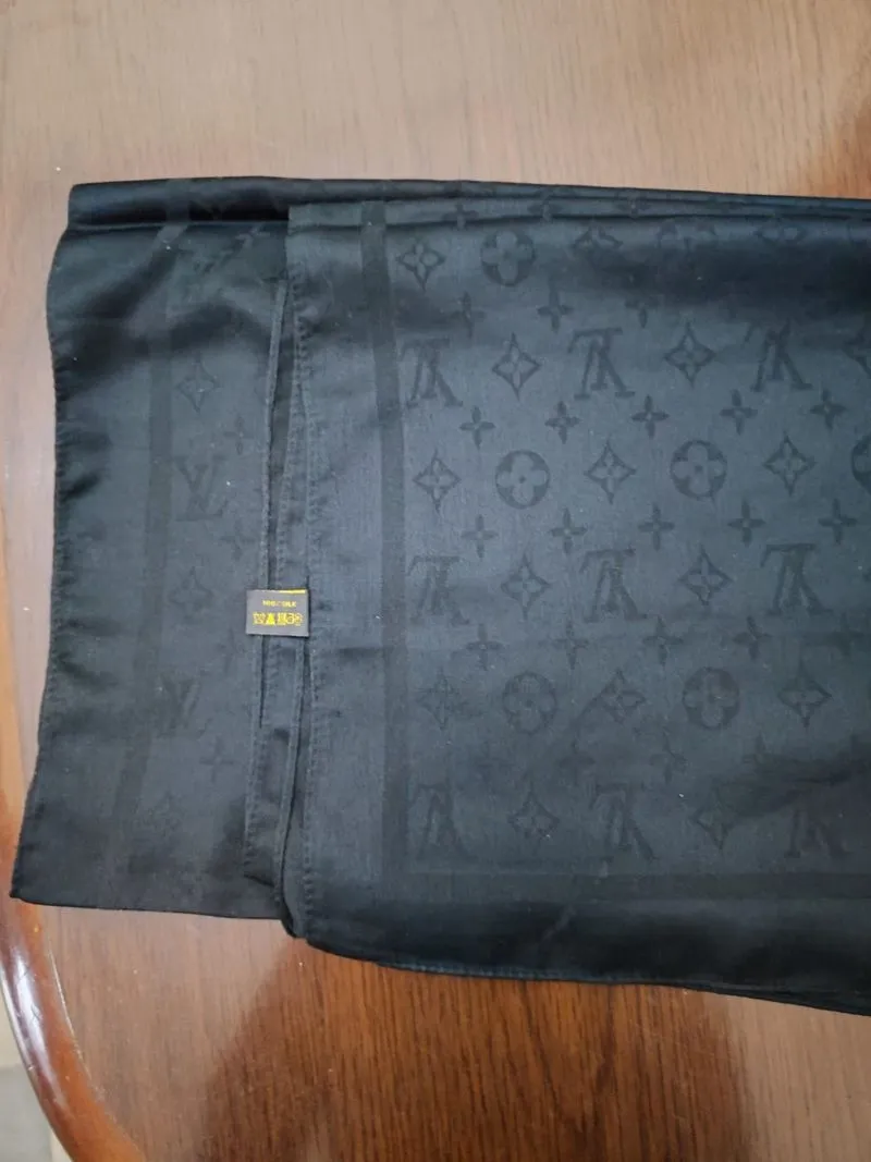 Louis Vuitton Scarf  photo 1