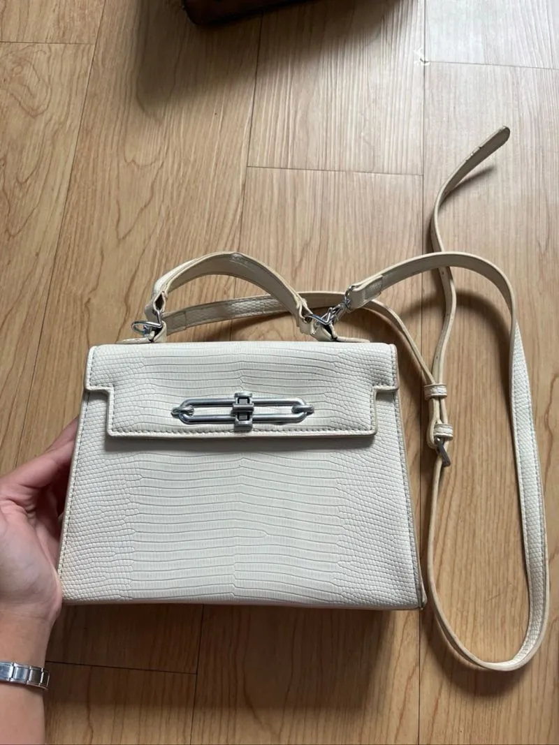 elizabeth bags photo 1