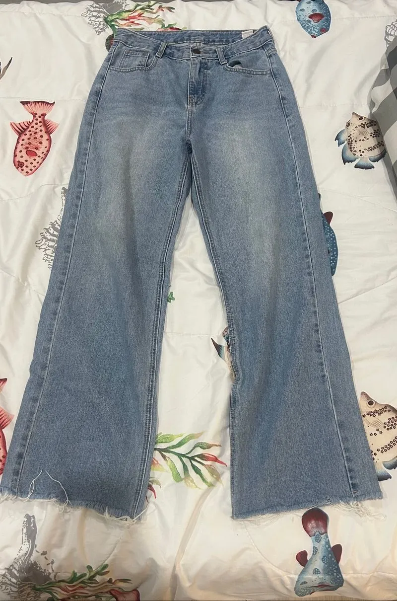 light blue jeans photo 1