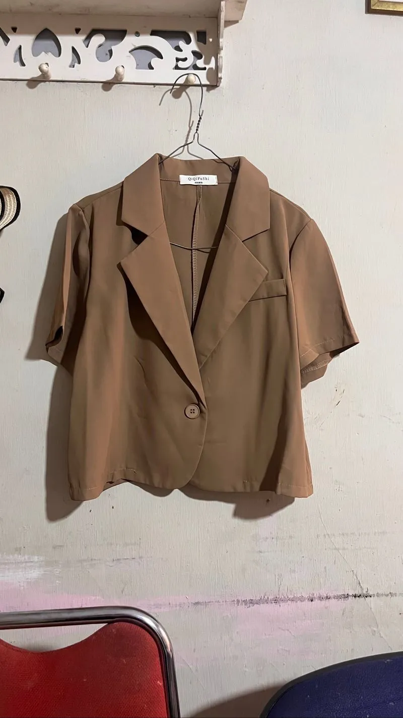 crop blazer warna coklat susu // khaki photo 1