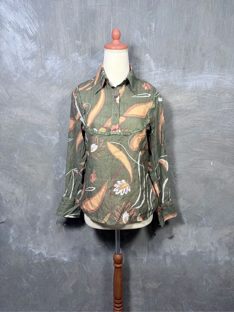 Unknown Japanese Half Button Up Women Tops photo 1
