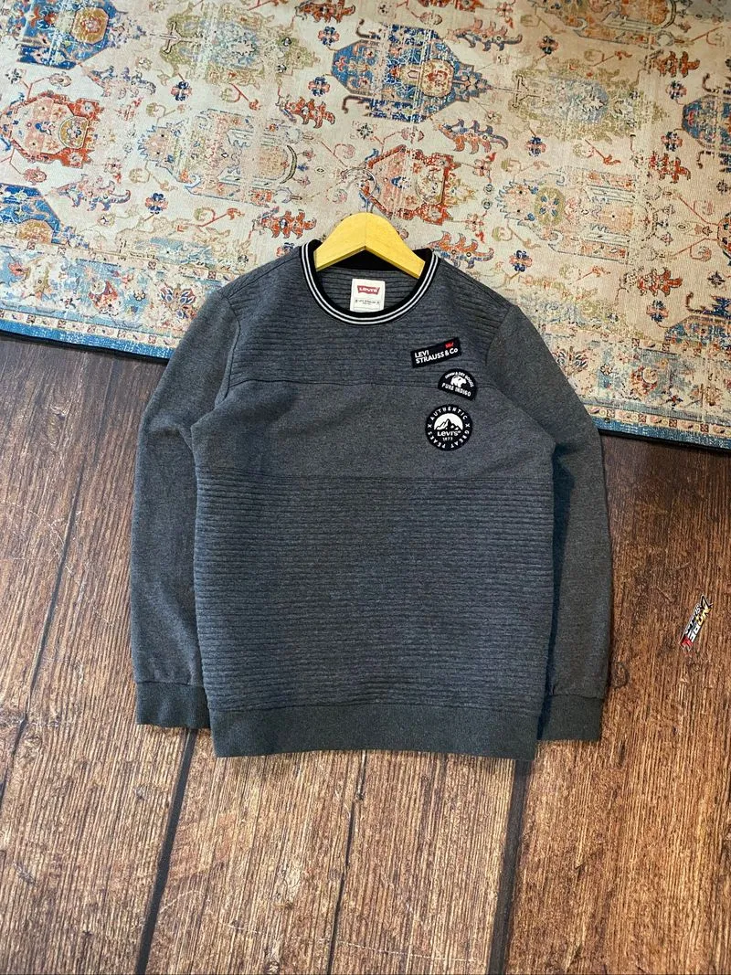 Crewneck Levis photo 1
