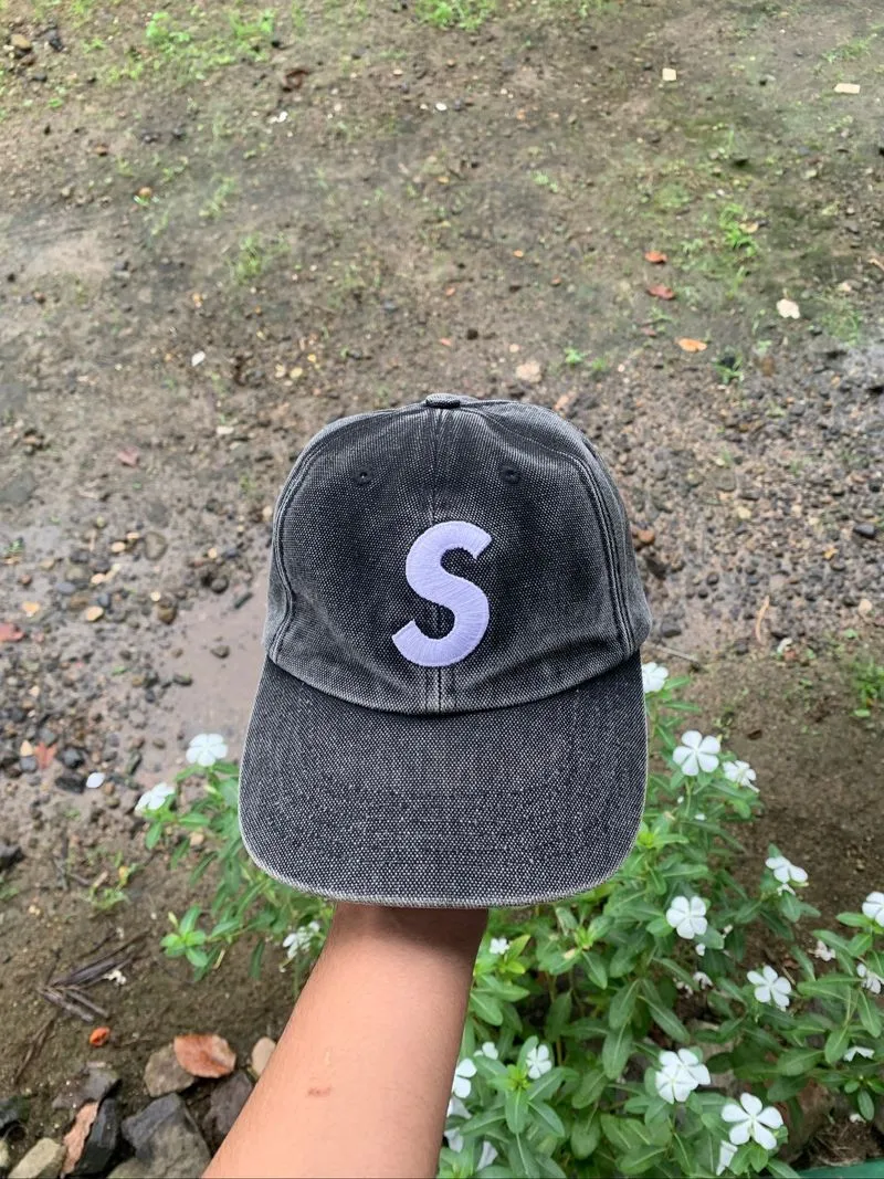 SUPREME 6 PANEL LOGO S PIGMENT COATED BLACK photo 1