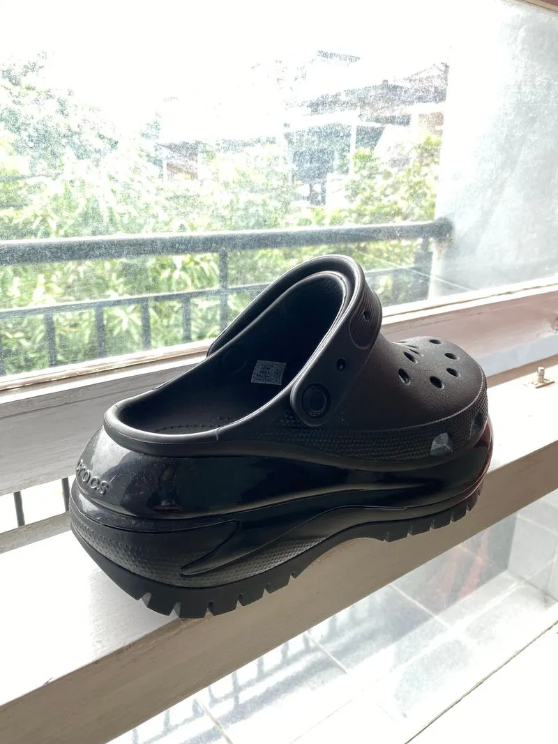 Crocs Casual Sandals & slide Pria black photo 1