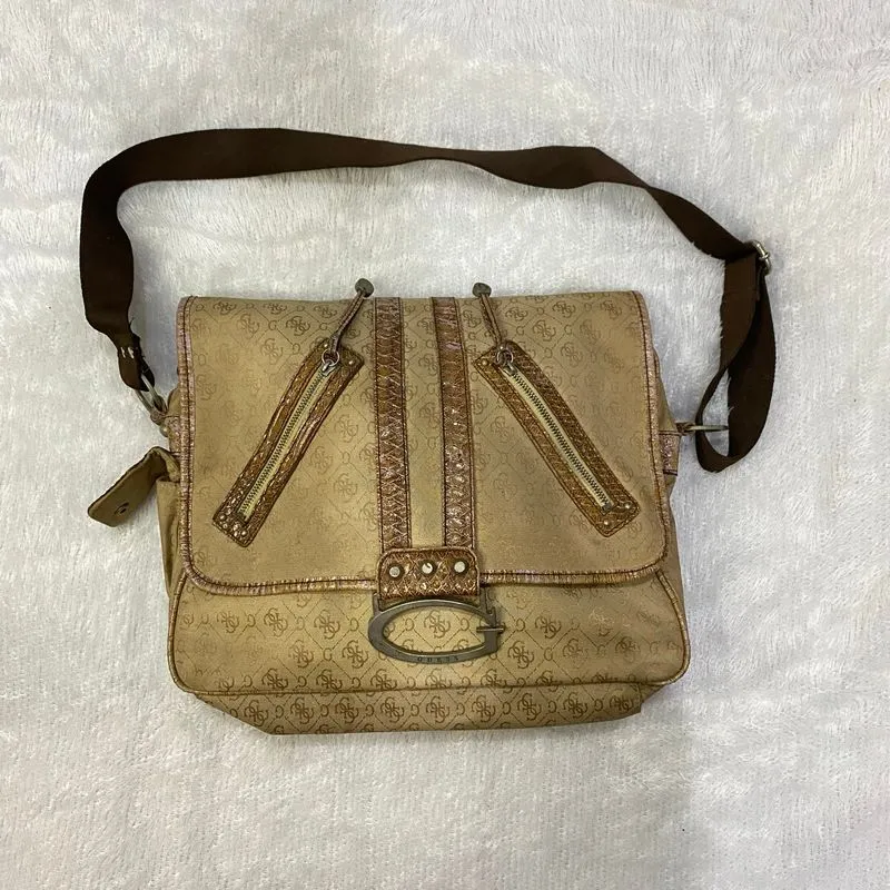 gue$$ vintage crossbody bag photo 1