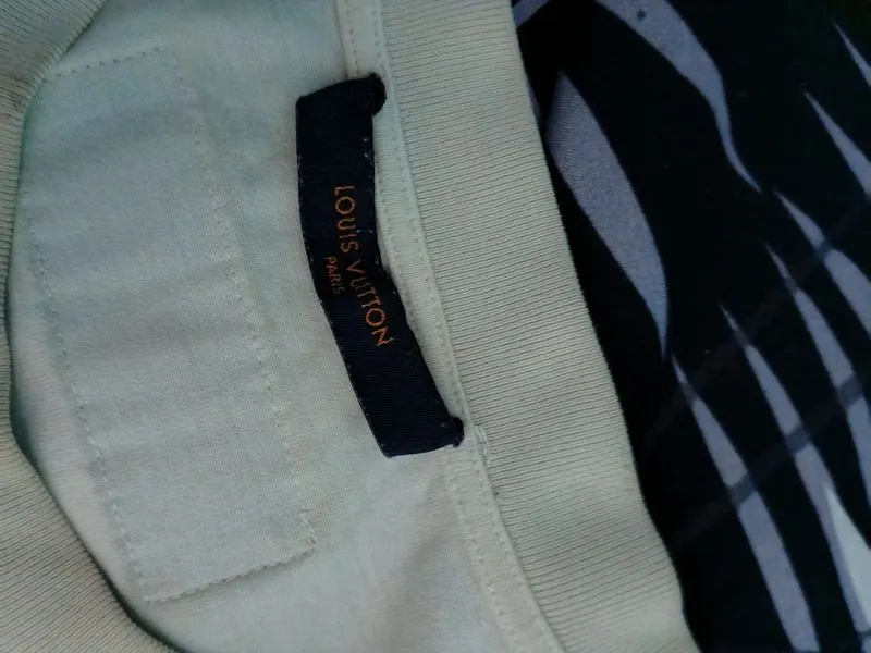 Louis Vuitton "End Goal" T-Shirt (sering juga disebut sebaga photo 1