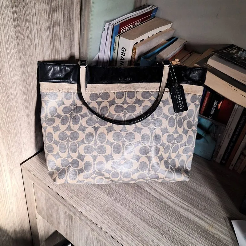 ((AVAIL)) COACH VINTAGE ORIGINAL Canvas Monogram Tote Bag photo 1