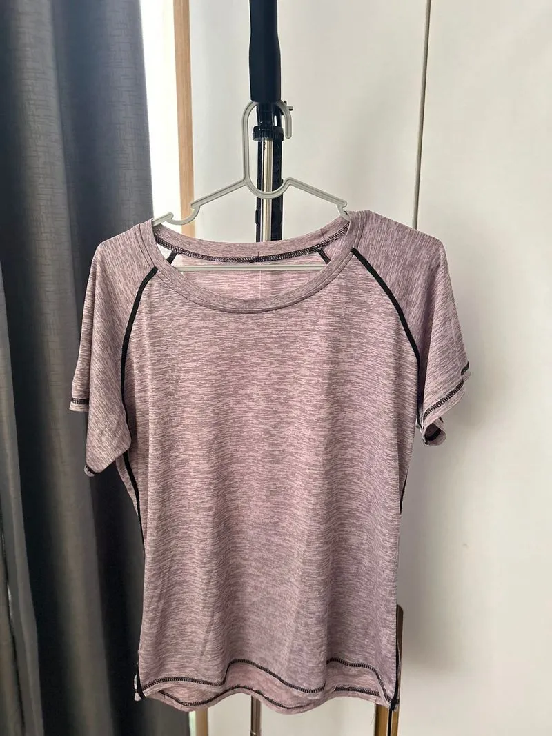 Baju olahraga wanita thrift photo 1