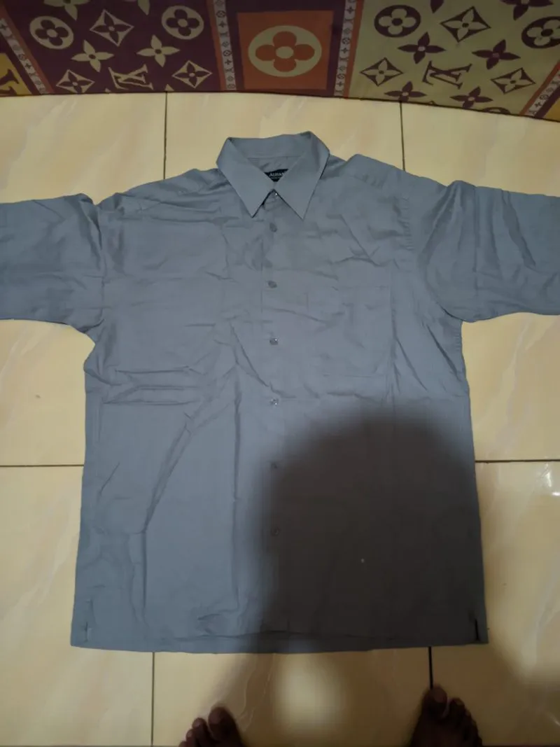 Kemeja Alisan Lengan Pendek Abu-Abu Original photo 1