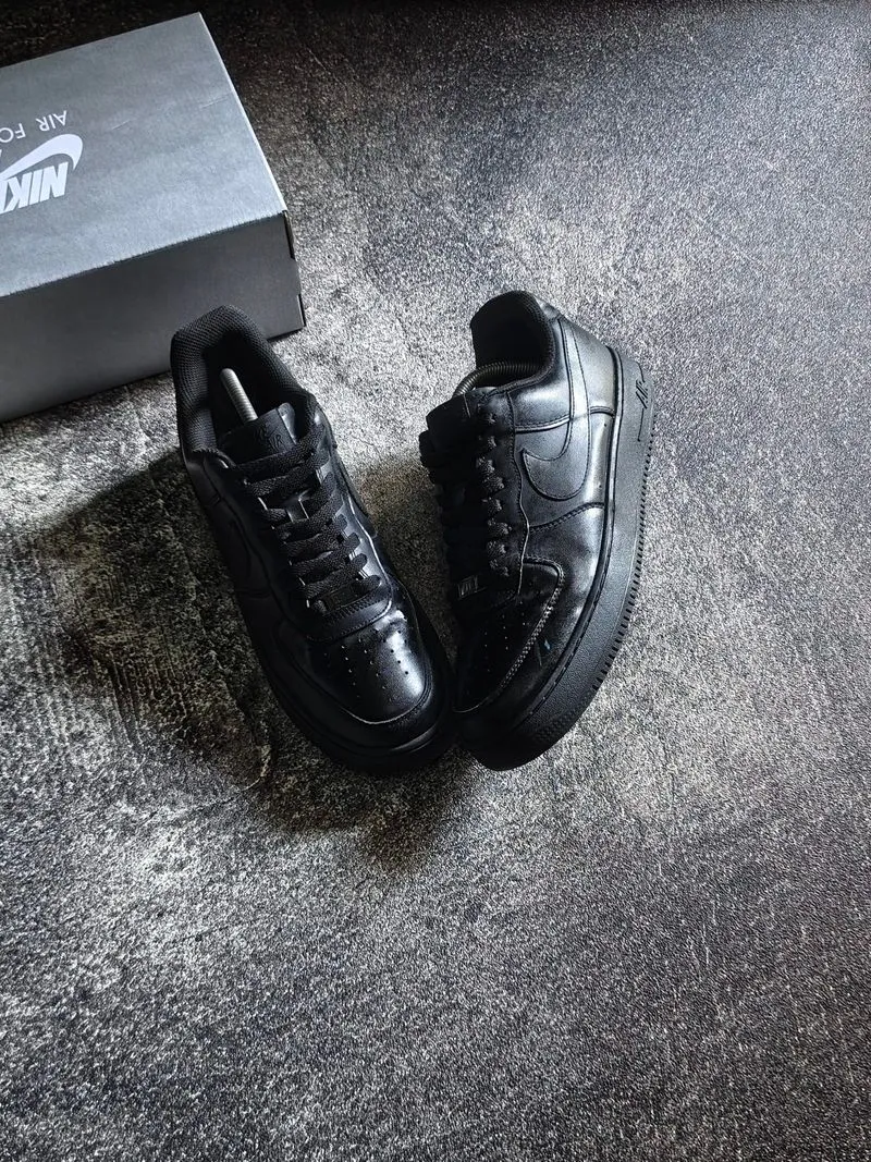 Air Force 1 Triple Black photo 1