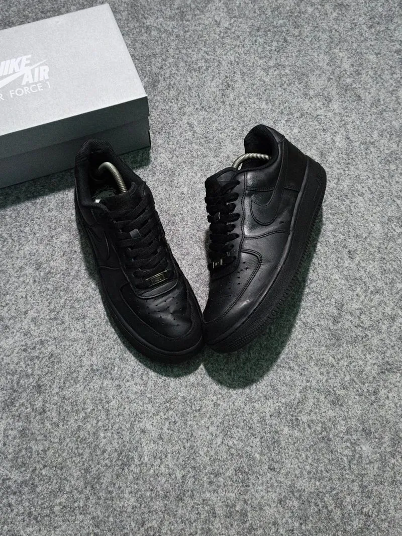 Air Force 1 Triple Black photo 1