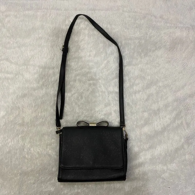 black pesta slingbag photo 1