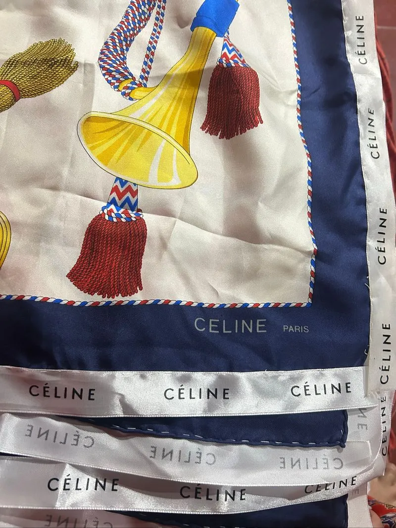 celine amplop topi terompetscarf 90 cm photo 1